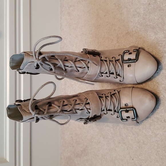 Guess beige boots. 6.5 - Picture 2 of 6